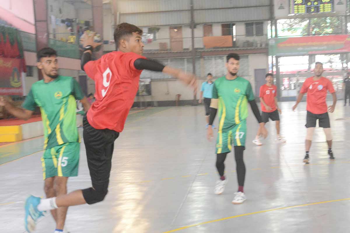 Team-Dhaka-(ball-in-hand)-Vs-ND-Ansar